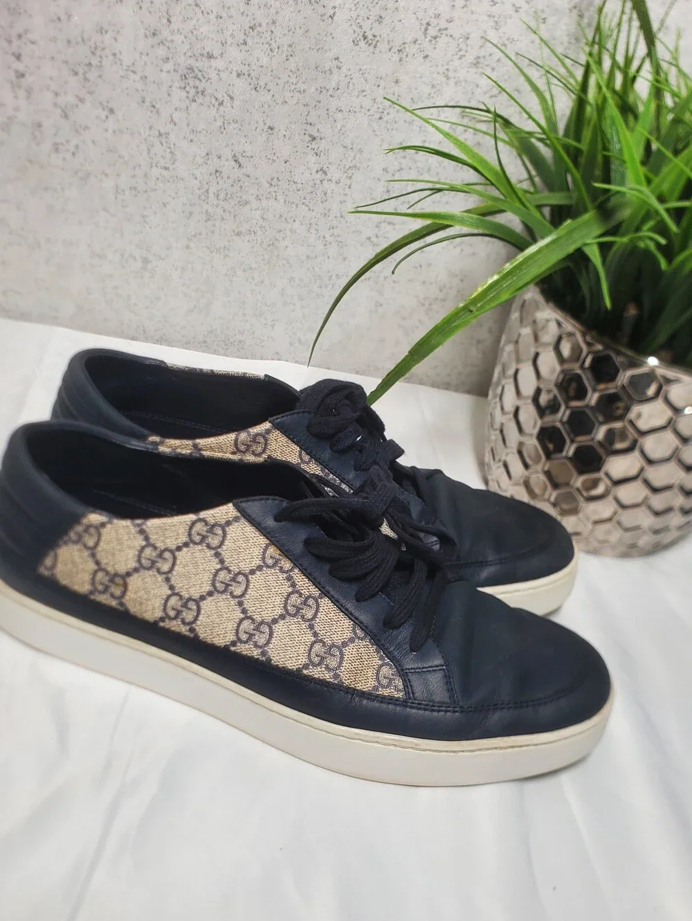 Gucci GG Supreme Monogram Low-Top Sneakers In A Midnigth Blue & Beige Size 8